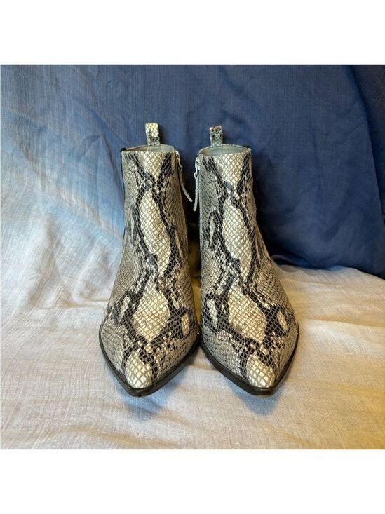 Paolo Shoes - Snakeskin Booties - EUC - Size 8.5